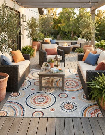 Gray Easy-Clean Botanical Indoor / Outdoor Rug