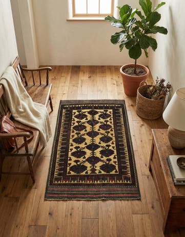 2' 10 x 4' 6 Hand Knotted Sumak Wool Rug