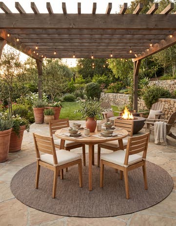 10' x 10' Easy-Clean Solid Indoor / Outdoor Round Rug