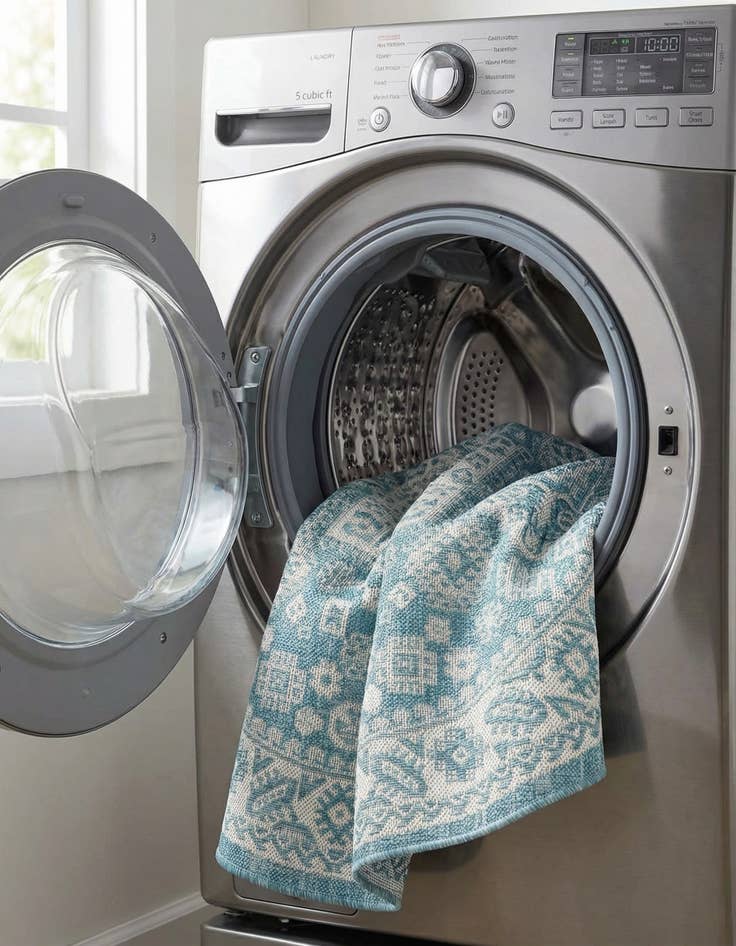 Detail image of 4' x 4'  Washable Aztec Indoor / Outdoor Round Rug