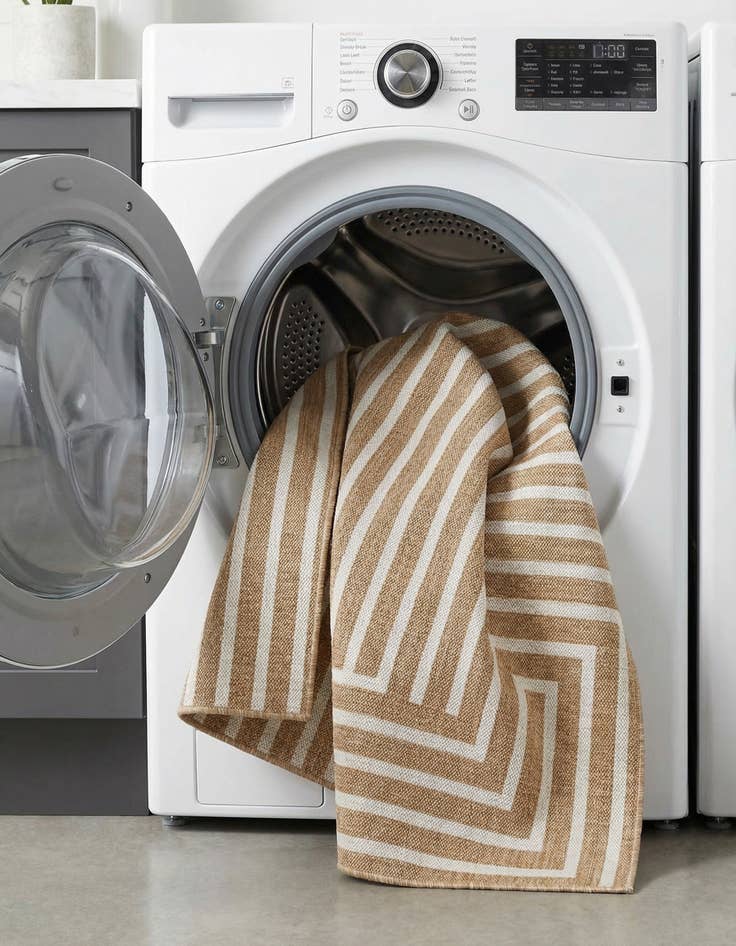 Detail image of  6' x 9'  Washable Modern Indoor / Outdoor Rug