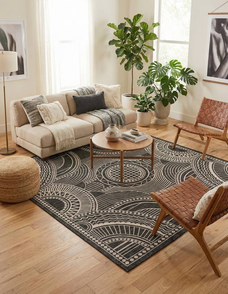 Detail image of 7' 10 x 7' 10 Easy-Clean Traditional Indoor / Outdoor Square Rug