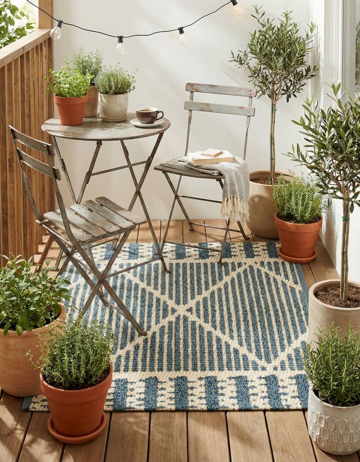 Detail image of  1' 4 x 1' 4  Washable Lattice Indoor / Outdoor Sample Rug