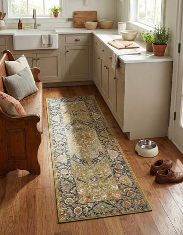 2' 7 x 5' 3 Easy-Clean Traditional Indoor / Outdoor Runner Rug