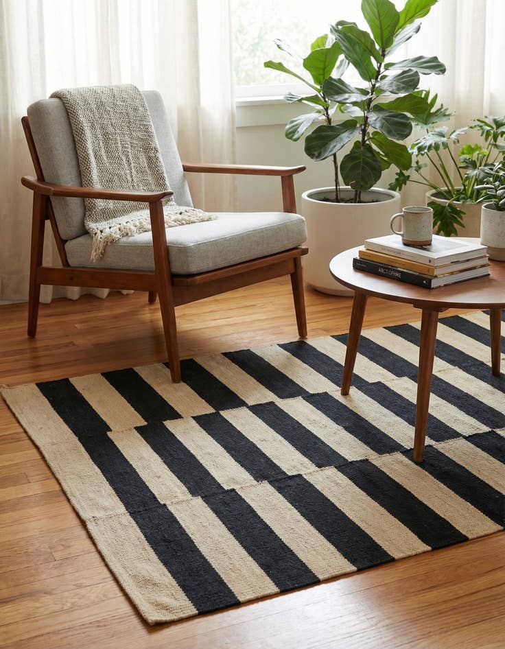 Detail image of 2' 7 x 4'  Hand Woven Kilim Modern Wool Rug