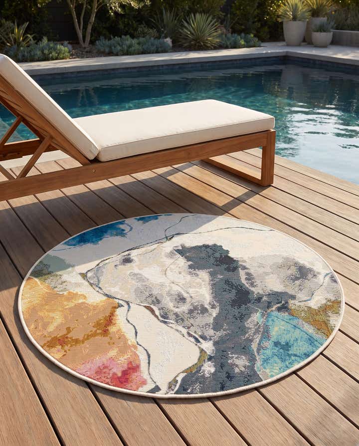 4' 1 x 4' 1 Easy-Clean Modern Indoor / Outdoor Round Rug