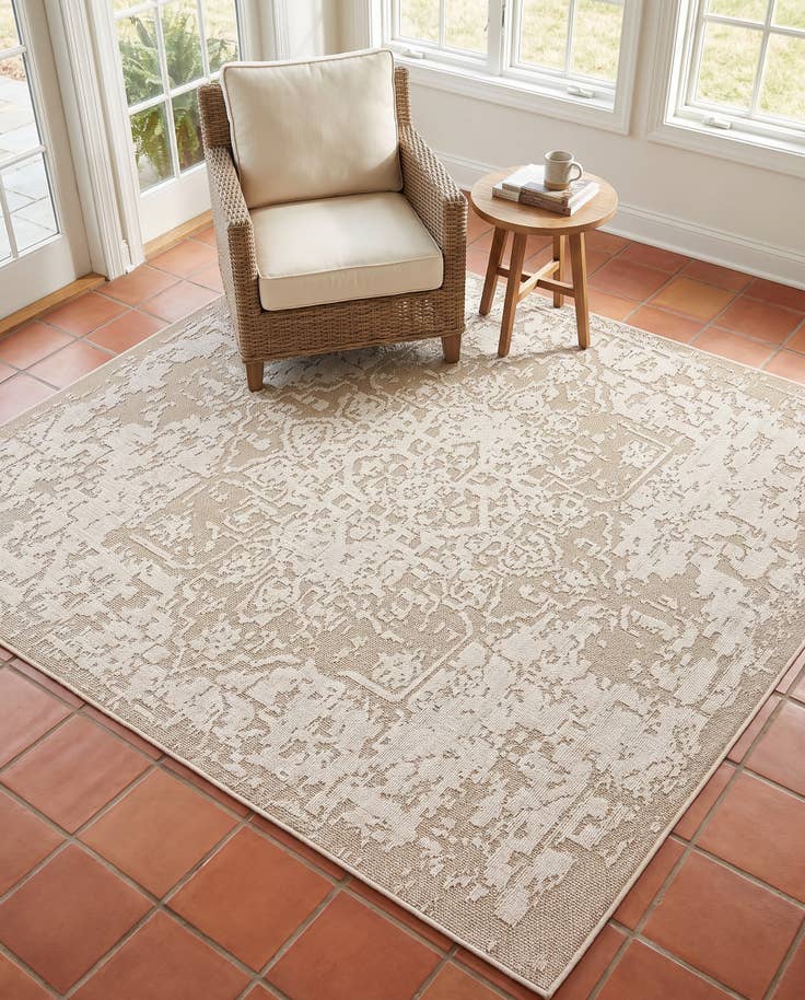Detail image of 7' 10 x 7' 10 Easy-Clean Traditional Indoor / Outdoor Square Rug