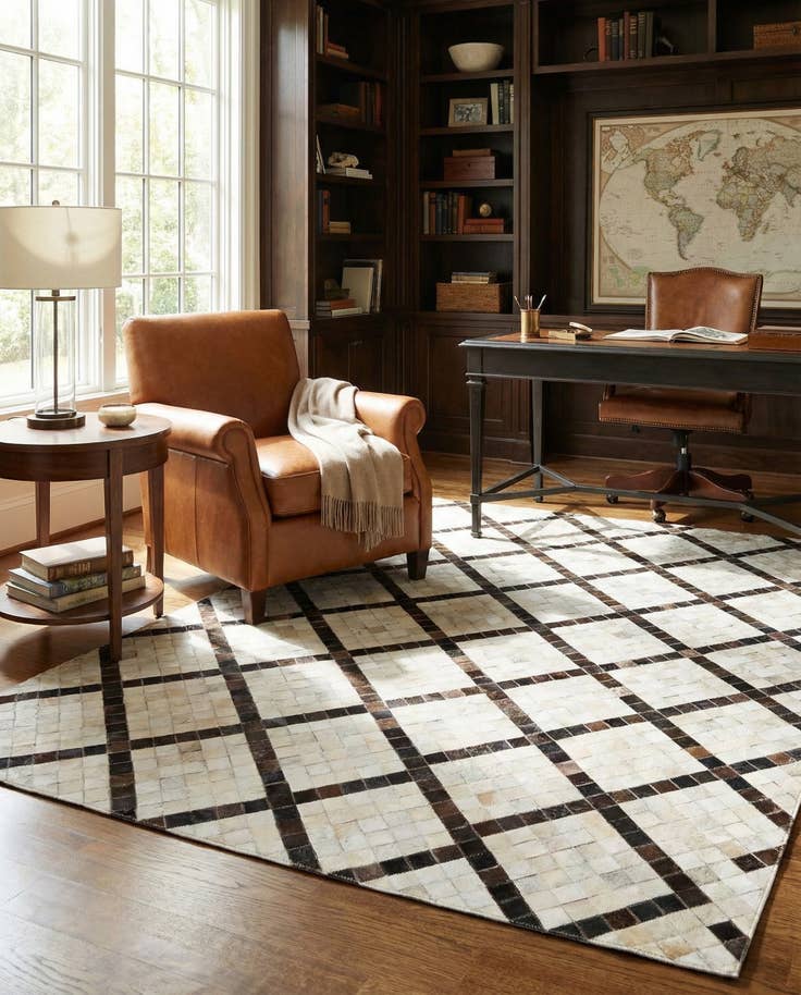 Detail image of 5' x 7' 10 Cowhide Stocks Rug