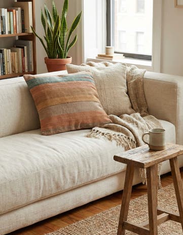 1' 8 x 1' 8 Hand Woven Pillow Wool Square Rug