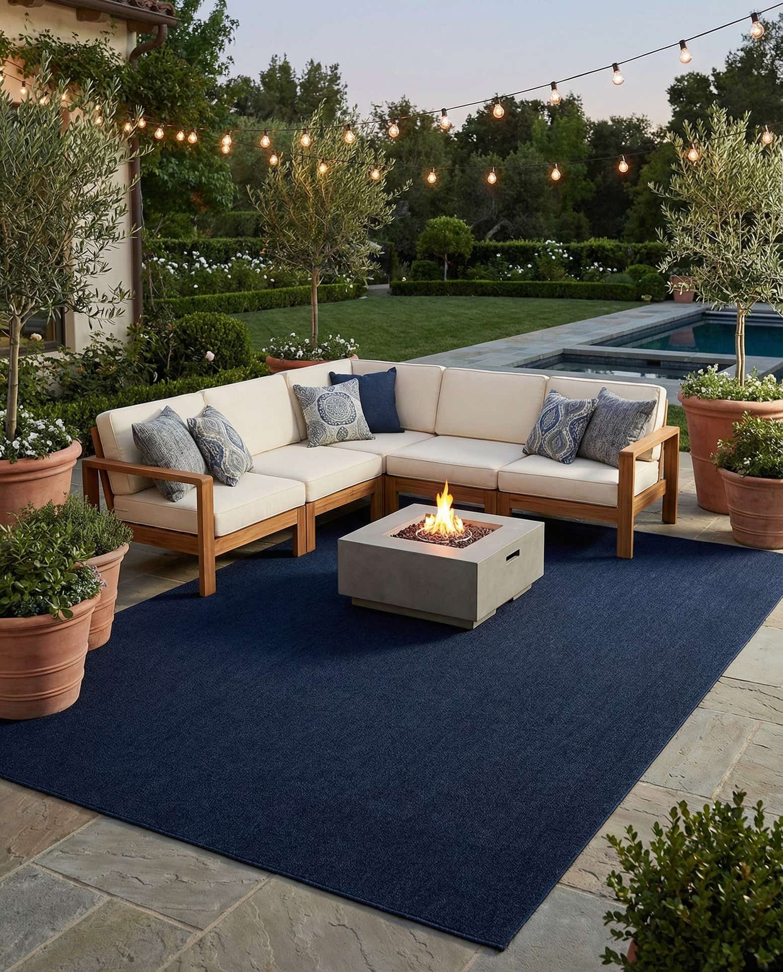 10' x 14' 1 Easy-Clean Solid Indoor / Outdoor Rug