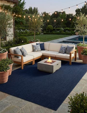 10' x 14' 1 Easy-Clean Solid Indoor / Outdoor Rug
