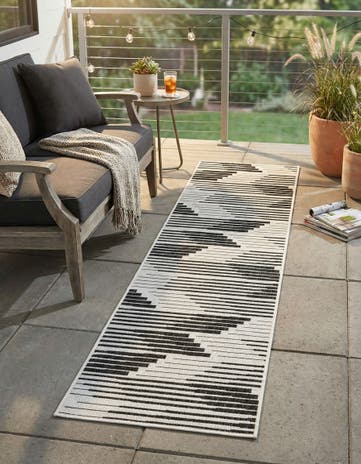 2' x 8' Easy-Clean Modern Indoor / Outdoor Runner Rug