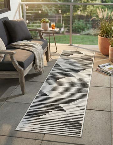 2' x 8' Easy-Clean Modern Indoor / Outdoor Runner Rug