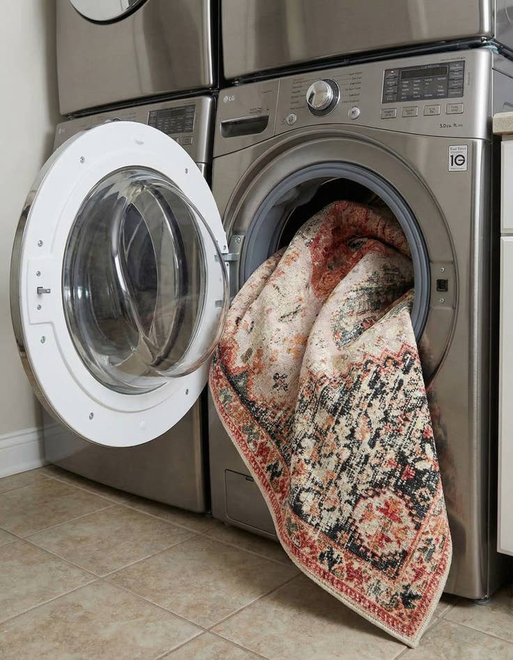 Detail image of 7' 10 x 10'  Washable Traditional Indoor / Outdoor Rug