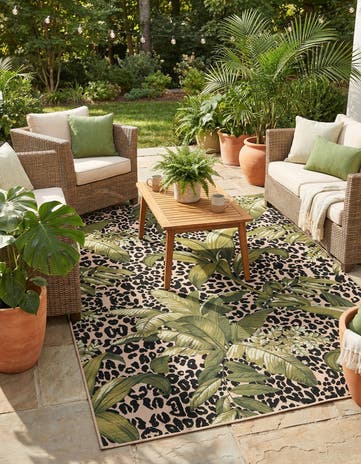 7' x 10' Easy-Clean Botanical Indoor / Outdoor Rug