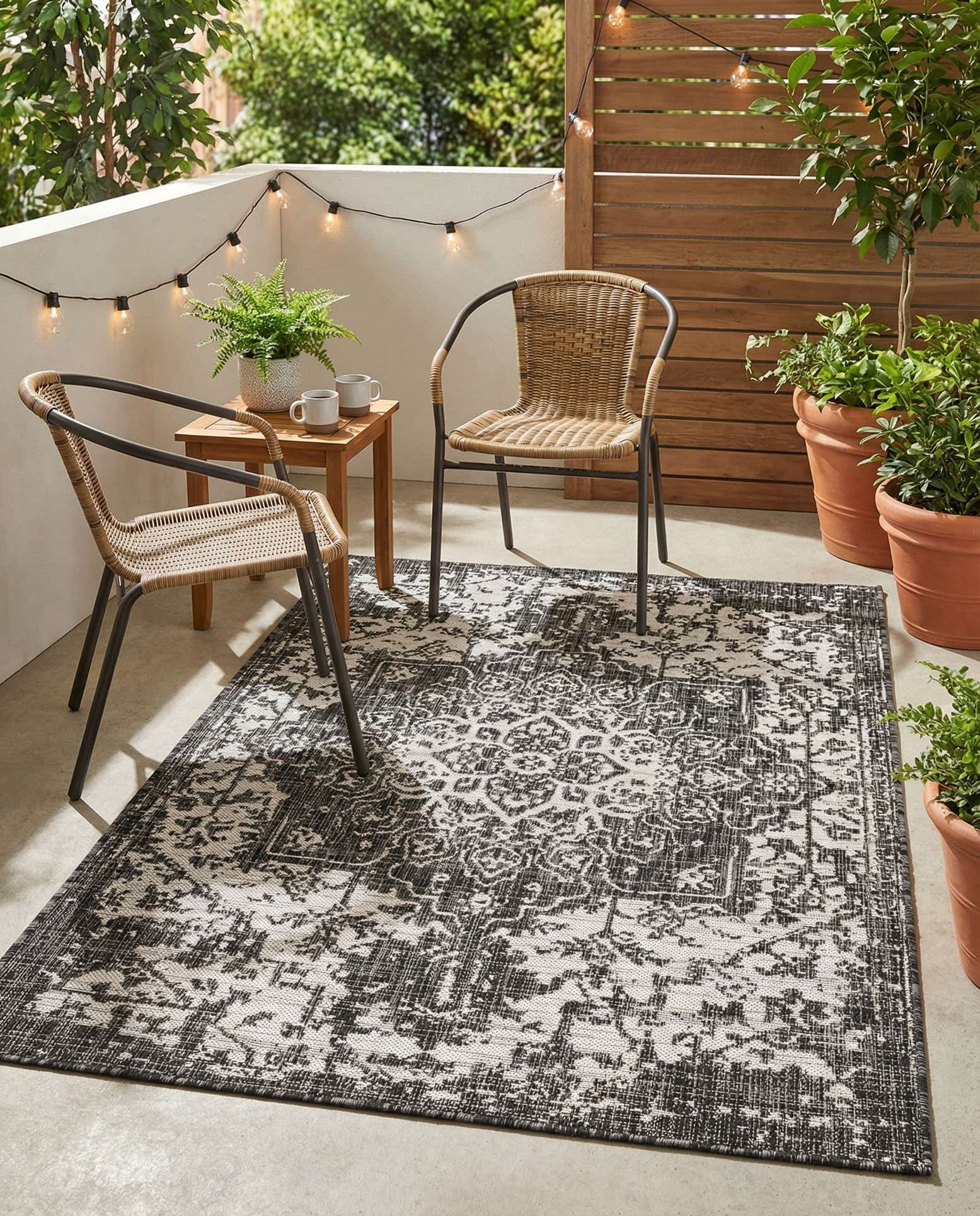 4' x 6' Easy-Clean Jill Zarin Dubai Indoor / Outdoor Rug