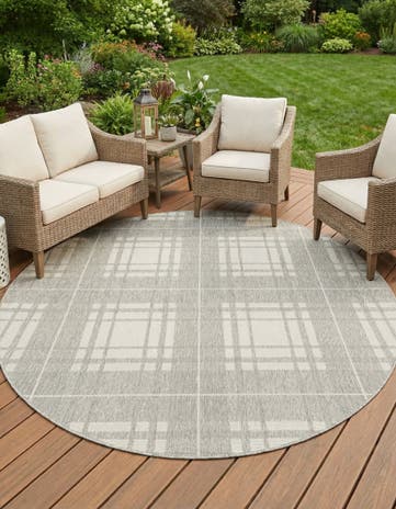 7' 10 x 7' 10 Easy-Clean Checkered Indoor / Outdoor Round Rug