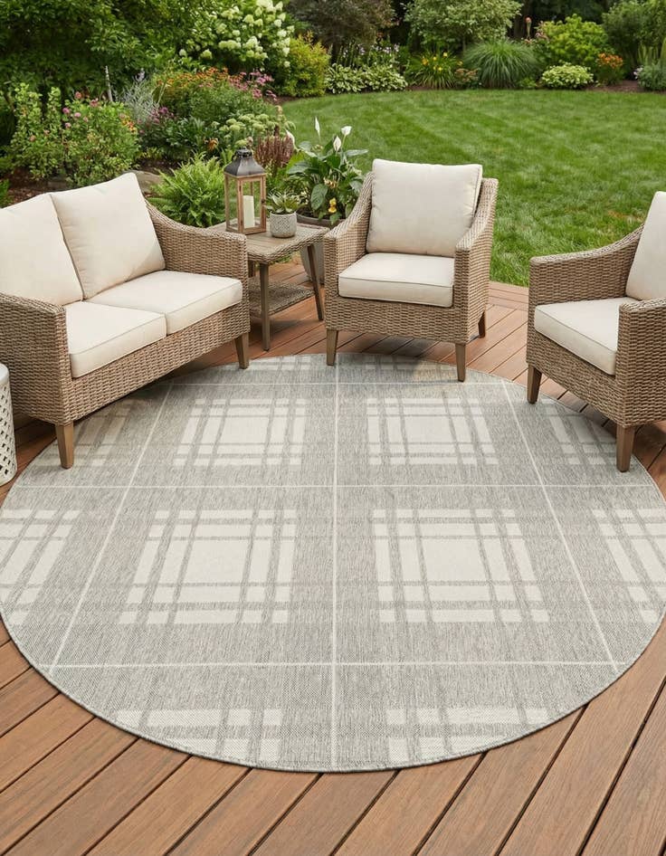 Detail image of  7' 10 x 7' 10  Washable Checkered Indoor / Outdoor Round Rug