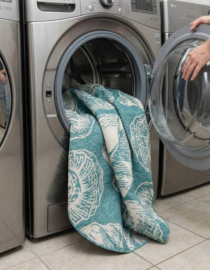 Detail image of  5' 3 x 5' 3  Washable Coastal Indoor / Outdoor Round Rug