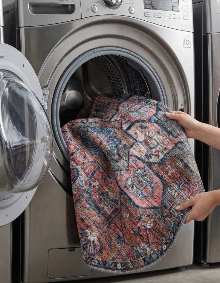 Detail image of  4' x 4'  Washable Nostalgia Round Rug