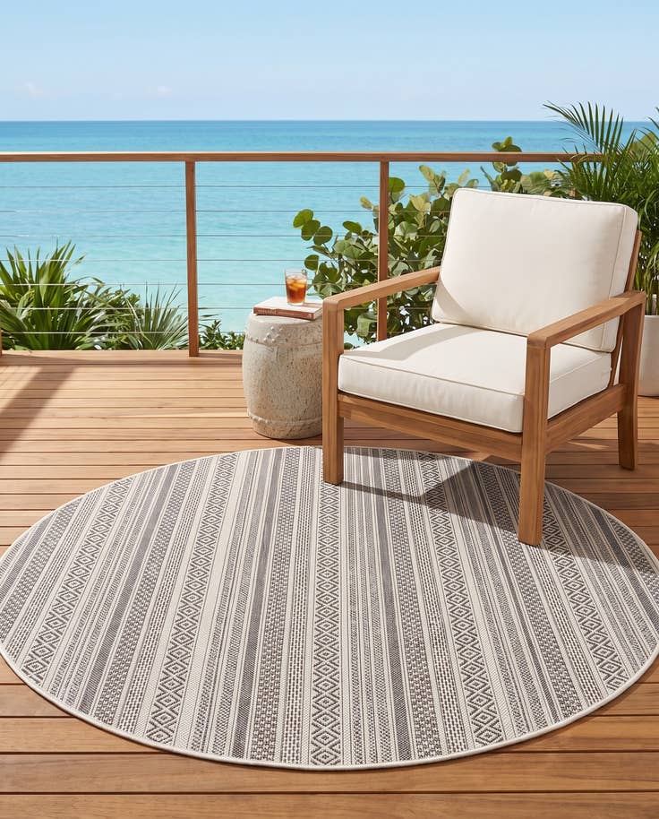 Detail image of 5' 3 x 5' 3 Easy-Clean Striped Indoor / Outdoor Round Rug