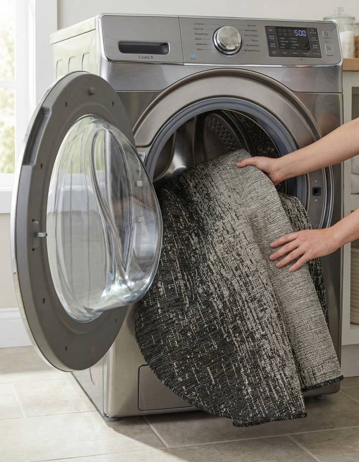 Detail image of 5' 3 x 5' 3  Washable Modern Indoor / Outdoor Round Rug