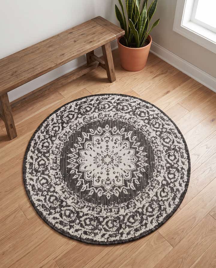 3' x 3' Easy-Clean Traditional Indoor / Outdoor Round Rug