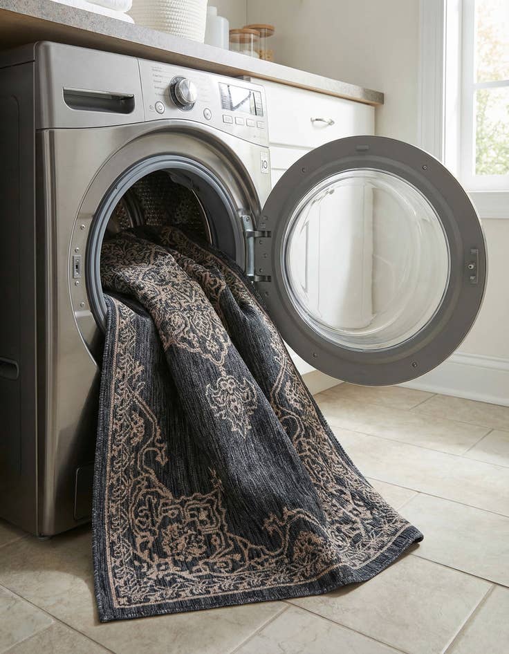 Detail image of  6' x 9'  Washable Traditional Indoor / Outdoor Rug