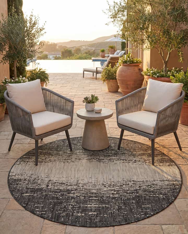 5' 3 x 5' 3 Easy-Clean Modern Indoor / Outdoor Round Rug
