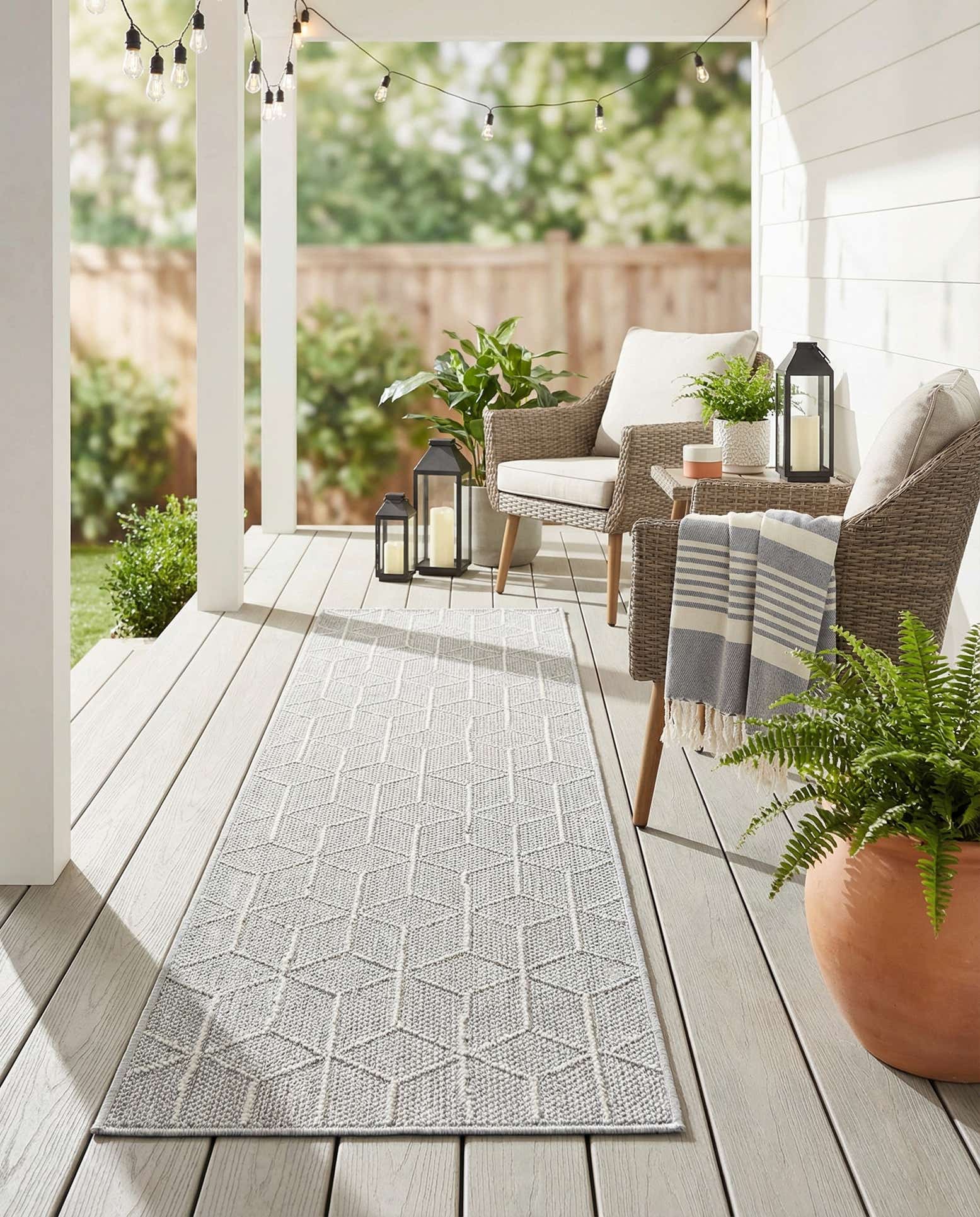 2' x 8' Easy-Clean Trellis Indoor / Outdoor Runner Rug