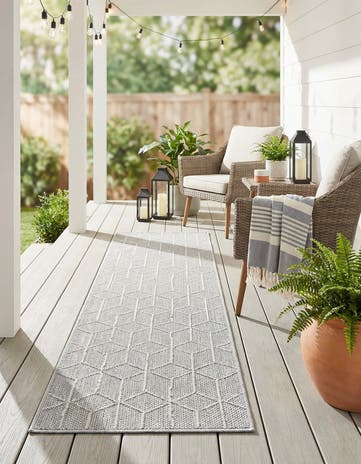 2' x 8' Easy-Clean Lattice Indoor / Outdoor Runner Rug