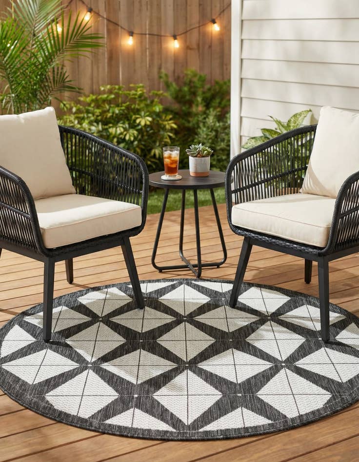 Detail image of 4' x 4'  Washable Modern Indoor / Outdoor Round Rug
