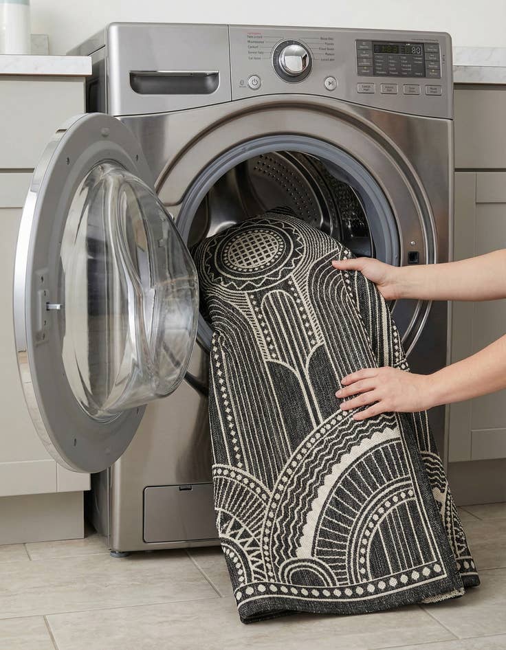 Detail image of  5' 3 x 8'  Washable Traditional Indoor / Outdoor Rug