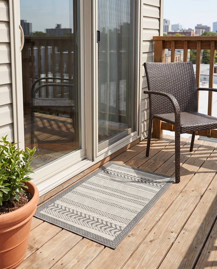 Detail image of 2' 2 x 3' Easy-Clean Border Indoor / Outdoor Rug