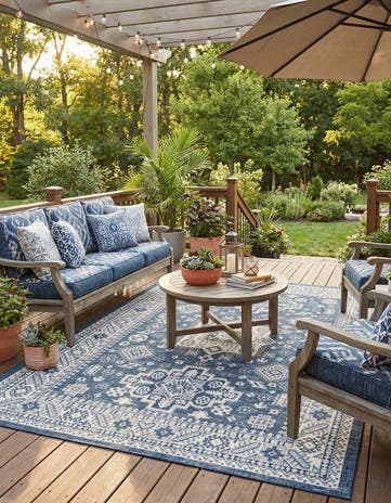7' x 10' Easy-Clean Aztec Indoor / Outdoor Rug