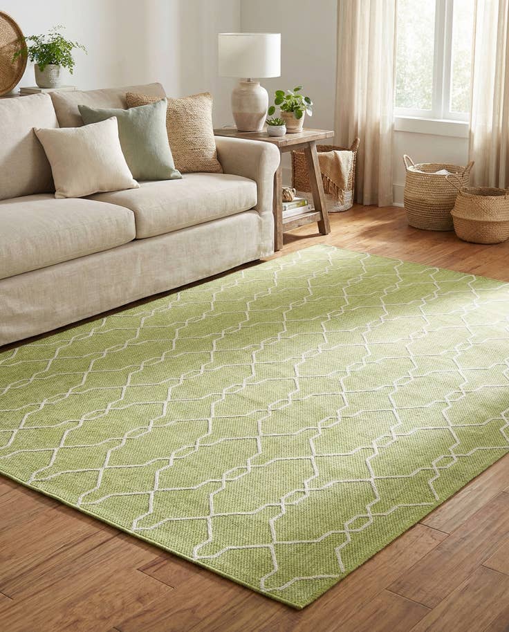 Detail image of 7' 10 x 11' Easy-Clean Lattice Indoor / Outdoor Rug