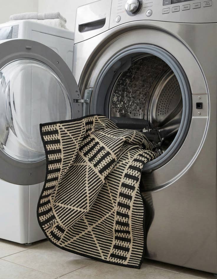 Detail image of 4' x 6'  Washable Trellis Indoor / Outdoor Rug