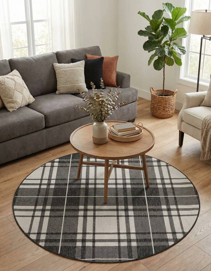 Detail image of 6' x 6'  Washable Checkered Indoor / Outdoor Round Rug
