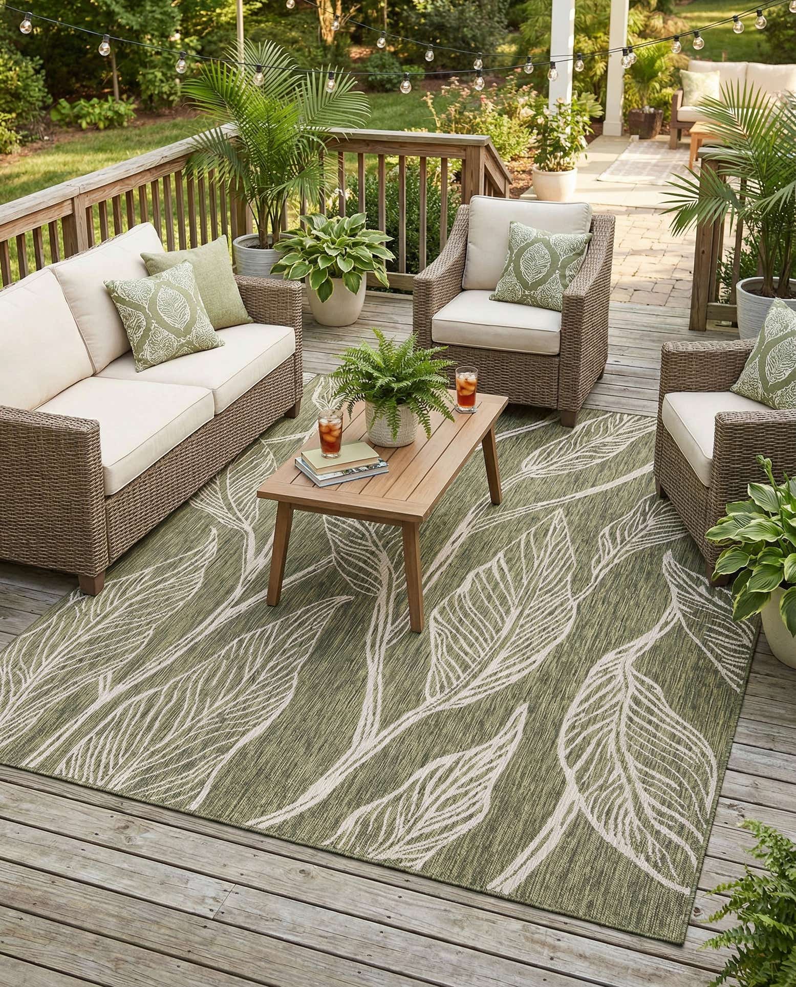 7' 10 x 11' Easy-Clean Botanical Indoor / Outdoor Rug