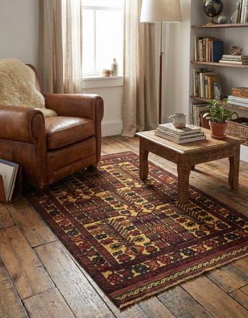 2' 10 x 4' 8 Hand Knotted Sumak Wool Rug