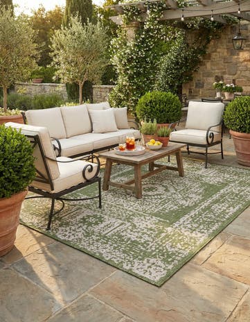 7' 10 x 11' Easy-Clean Traditional Indoor / Outdoor Rug