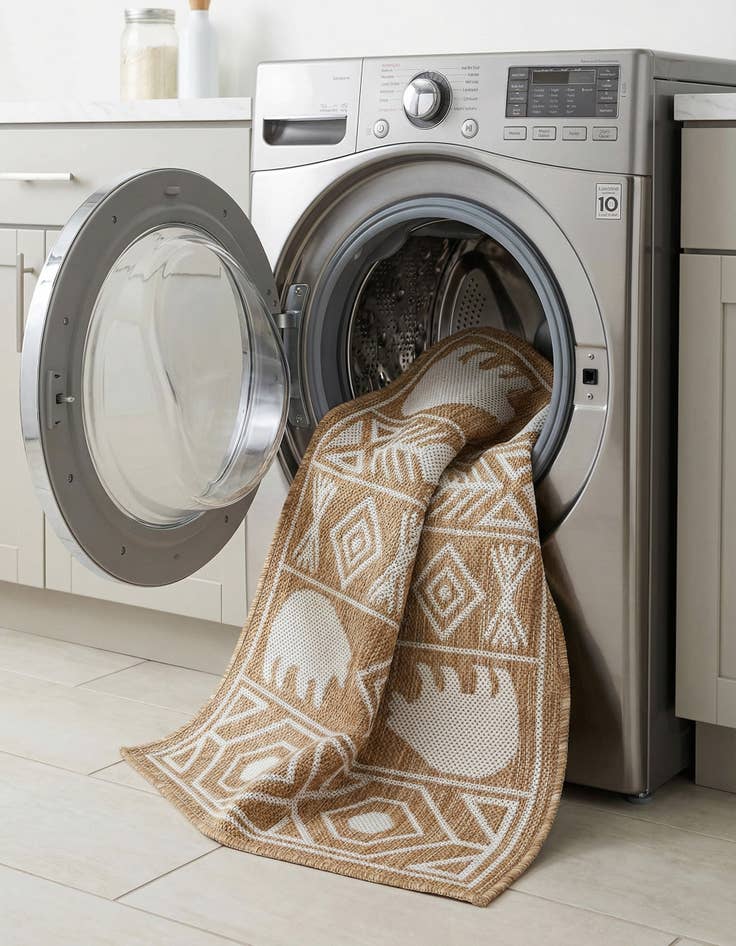 Detail image of 2' x 3'  Washable Southwestern Indoor / Outdoor Rug