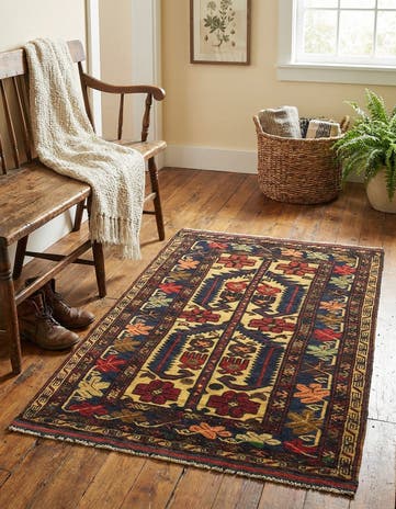 2' 9 x 4' 5 Hand Knotted Sumak Wool Rug