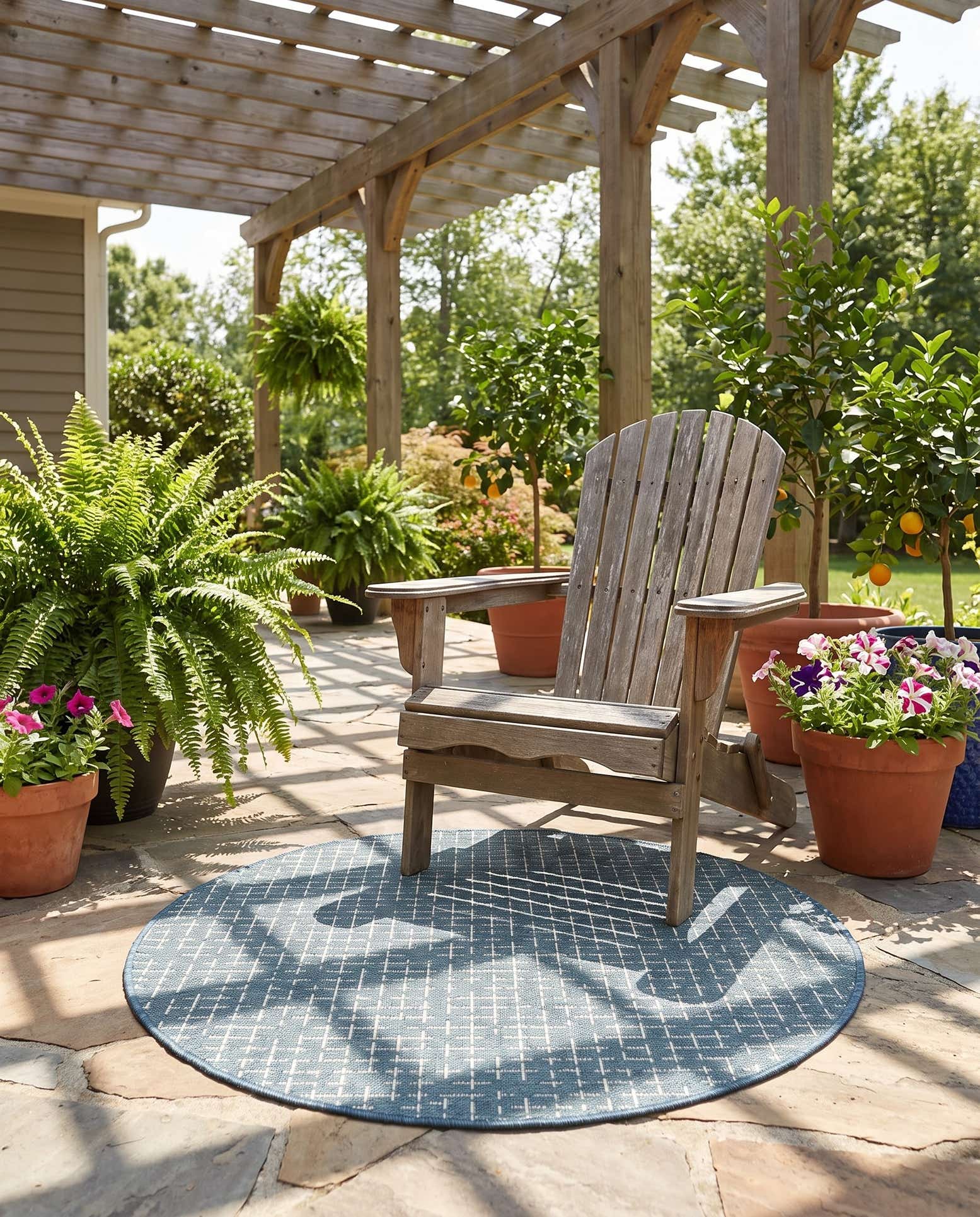 3' x 3' Easy-Clean Checkered Indoor / Outdoor Round Rug