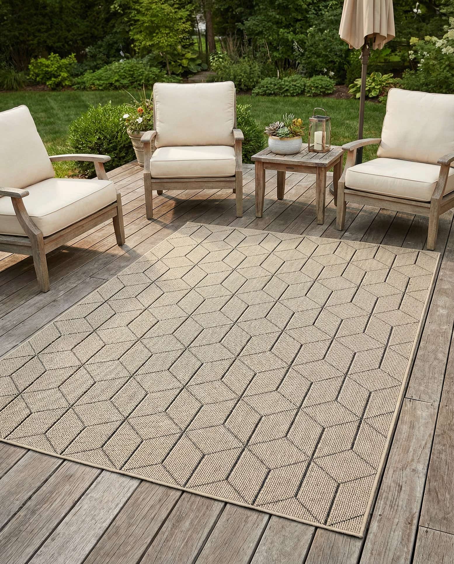 6' 1 x 9' Easy-Clean Trellis Indoor / Outdoor Rug