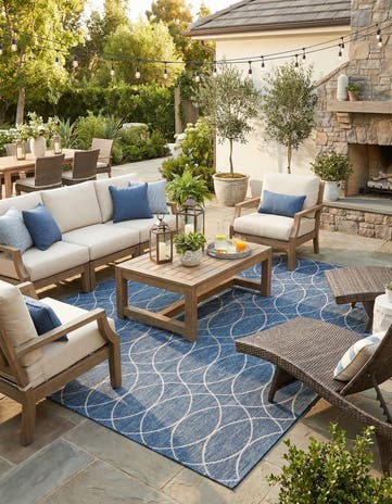 10' x 14' Easy-Clean Lattice Indoor / Outdoor Rug