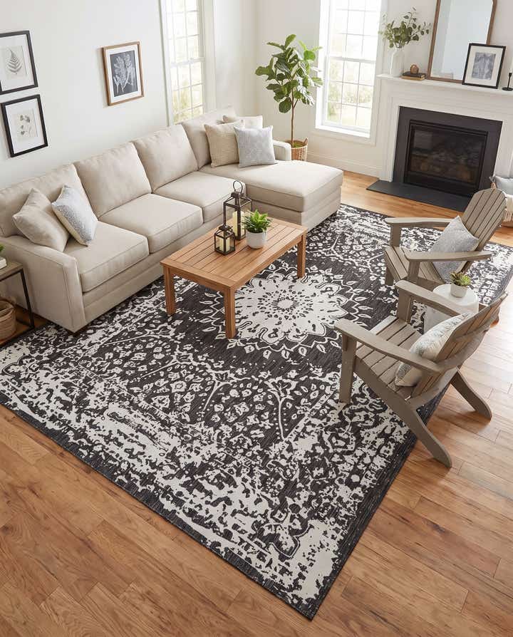 10' x 14' Easy-Clean Traditional Indoor / Outdoor Rug