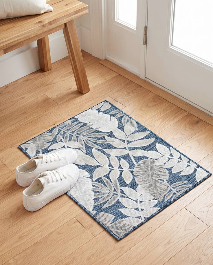 Detail image of 2' 2 x 3' Easy-Clean Botanical Indoor / Outdoor Rug