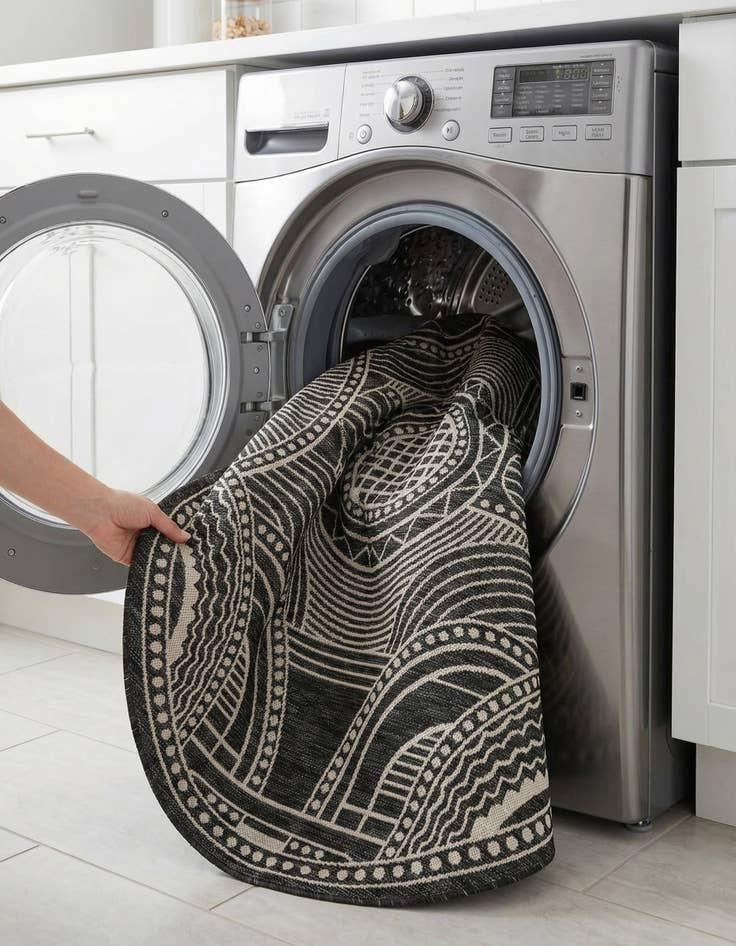 Detail image of  6' x 6'  Washable Traditional Indoor / Outdoor Round Rug