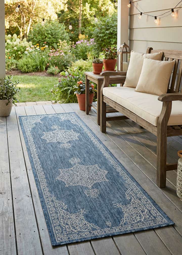 2' 7 x 10' Easy-Clean Traditional Indoor / Outdoor Runner Rug